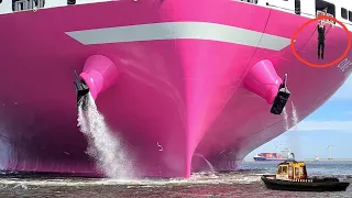 BIGGEST Ship in Port with CRAZY COLORS