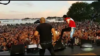 Sean Paul and Chi Ching Ching shell down the place on tour (Europe)