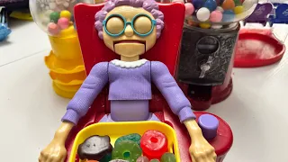 🔴🌈LIVE TRENDING VIDEO OF GREEDY GRANNY WITH COLORFUL GUMMIES🍭🟣🍬