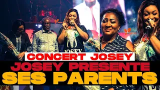 Josey présente ses parents à son concert