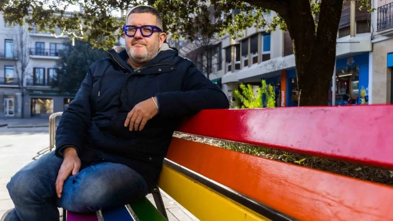 Parlem amb David Àvila, presentador de ‘Ja m’entens’ de Catalunya Ràdio i activista LGTBI