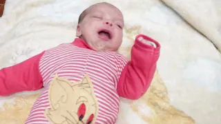 الحزق عند الاطفال الرضع  تخلصي نهائيا من حزق طفلك اثناء النوم