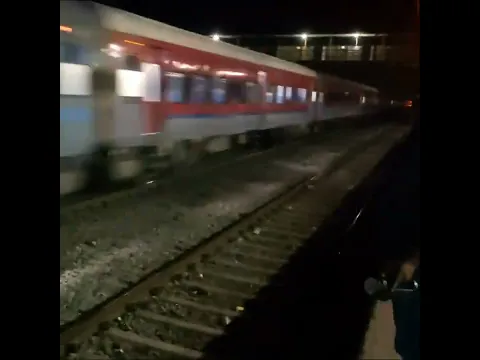 चलती ट्रेन मे आदमी गंदा काम कर रहा था, फिर जो हुआ | The Train Fact #shorts #trains