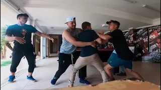 EU E O THIAGO BRIGAMOS PERTO DE TODO MUNDO