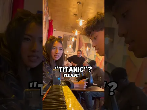 This singer shock all the restaurant 😱