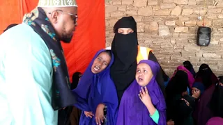 Sheekh Cali Mukulli oo dadka kaga  daweeya Quraanka kareemka Isha, Sixirka iyo Jinka ayaa  Ceerigaab