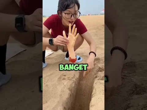 Adikku Kapok Lihat Pasir Beneran Bisa Makan Tangan Nakal! #shorts