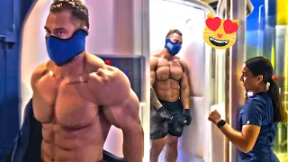 LOS MUSCULOS ENAMORAN - CHRIS BUMSTEAD HACE LA DEL CAPITAN AMERICA Y ENTRENO CON WAKER
