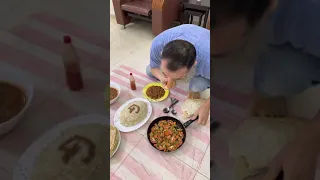 علموا أبناءكم آداب الطعام