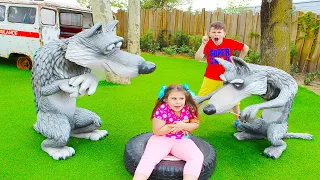 تلعب أدريانا وعلي في مدينة الملاهي ماشا والدب مع أغاني الأطفال Masha and the Bear Theme Park
