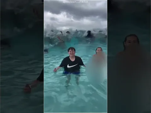 غطت هذه الفتاة اكبر موجة اصطناعية في العالم! 😦